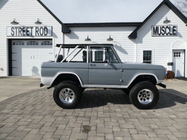1969 Ford Bronco Custom SUV — photo