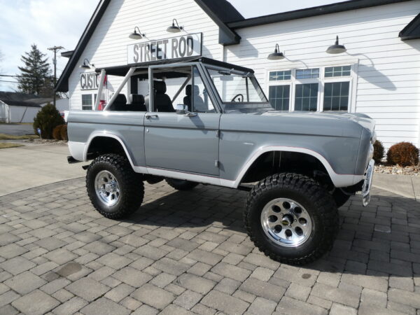 1969 Ford Bronco Custom SUV — photo