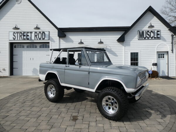 1969 Ford Bronco Custom SUV — photo