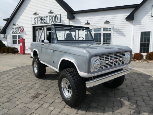 1969 Ford Bronco Custom SUV — photo