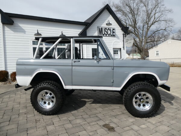 1969 Ford Bronco Custom SUV — photo