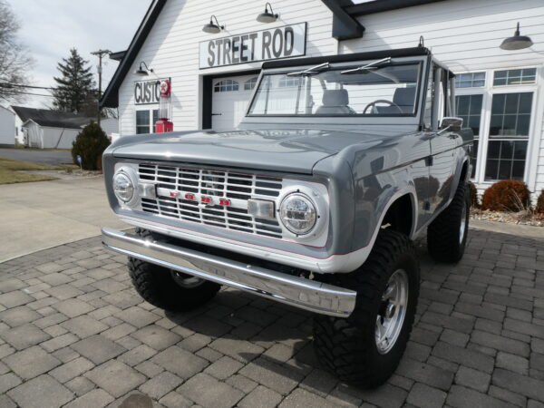 1969 Ford Bronco Custom SUV — photo