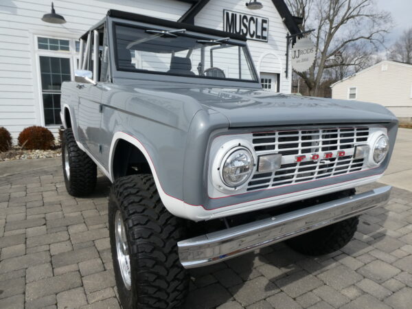 1969 Ford Bronco Custom SUV — photo