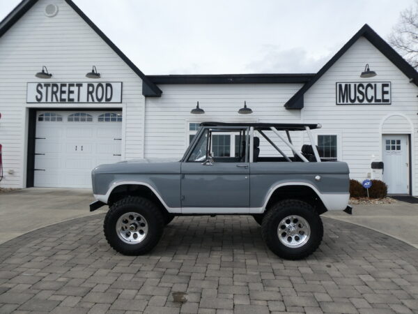 1969 Ford Bronco Custom SUV — photo