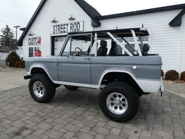 1969 Ford Bronco Custom SUV — photo