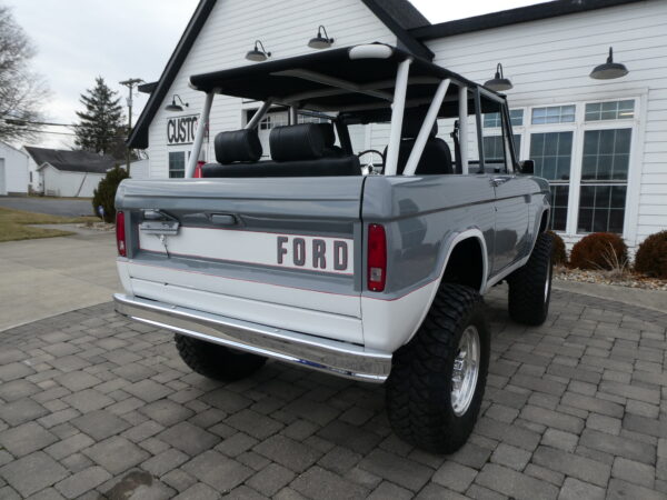 1969 Ford Bronco Custom SUV — photo
