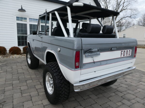 1969 Ford Bronco Custom SUV — photo