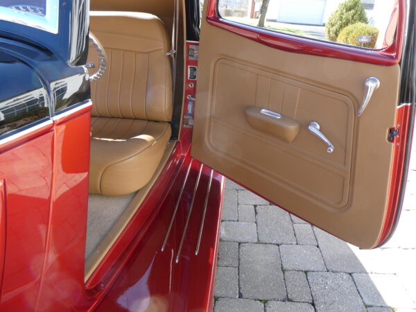 1933 Ford Coupe — photo