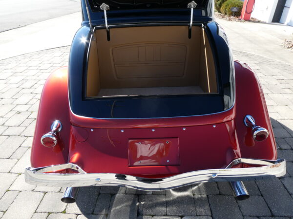 1933 Ford Coupe — photo