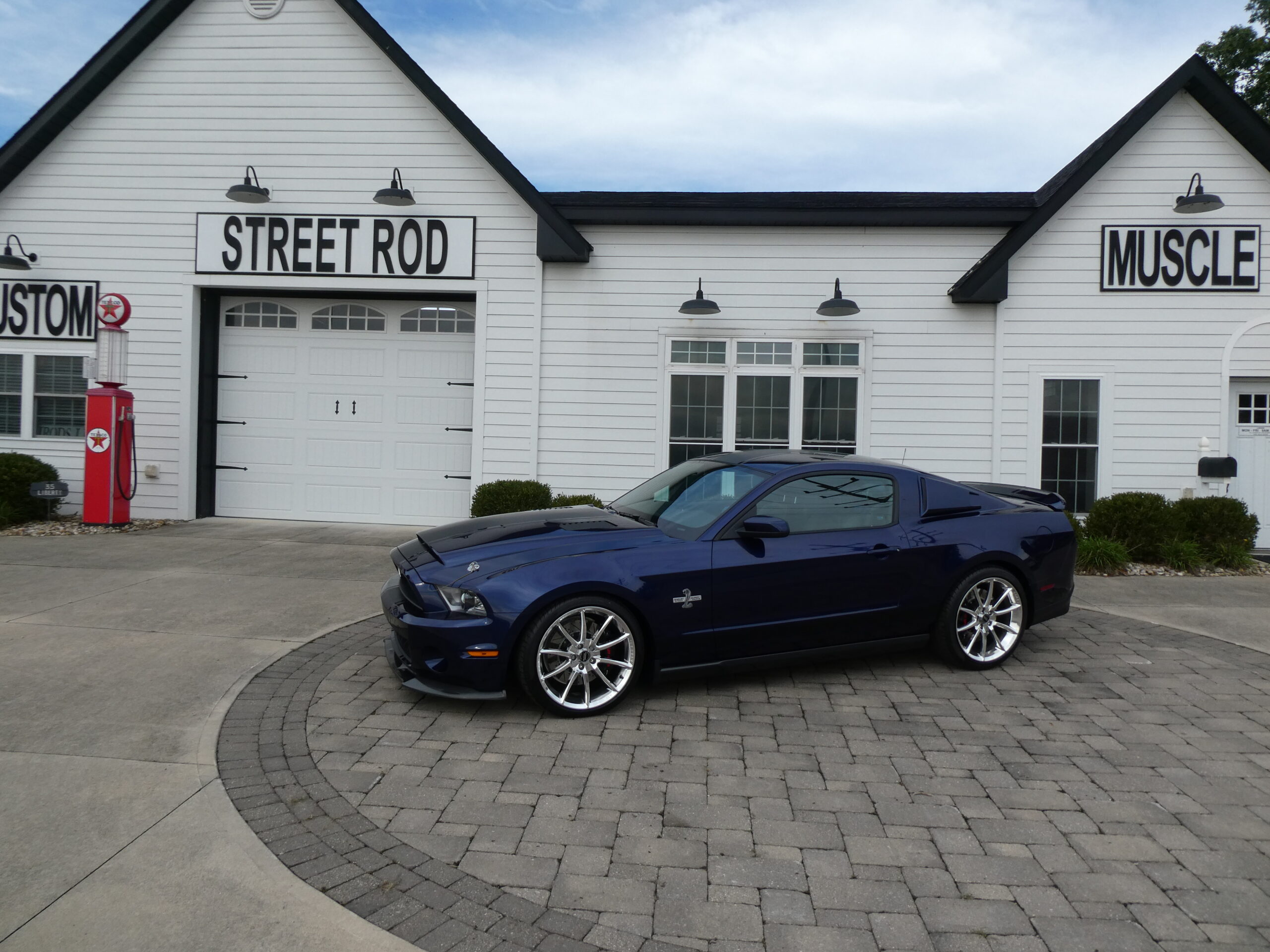 2010 Ford Mustang GT 500 Shelby — photo