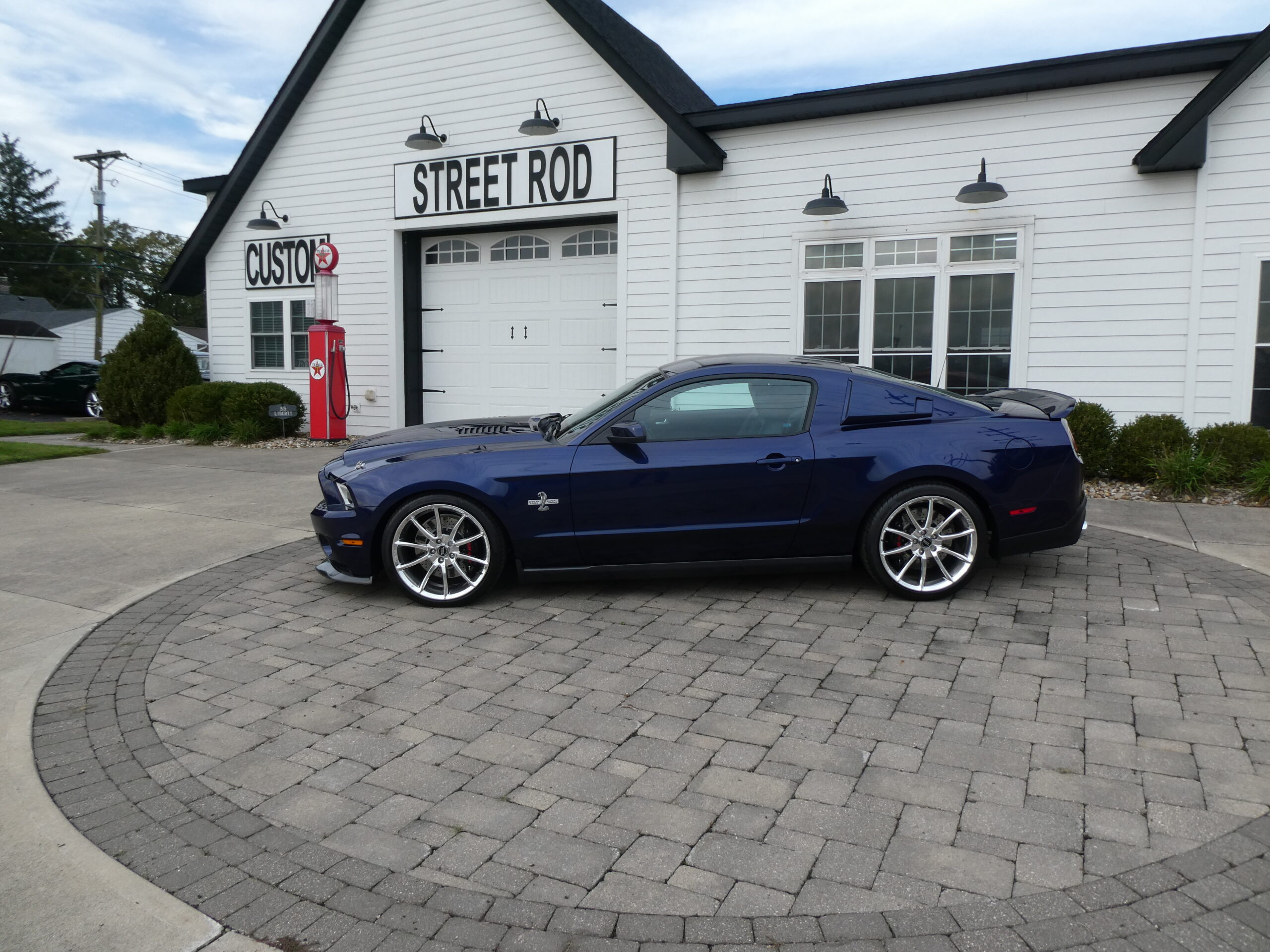 2010 Ford Mustang GT 500 Shelby — photo