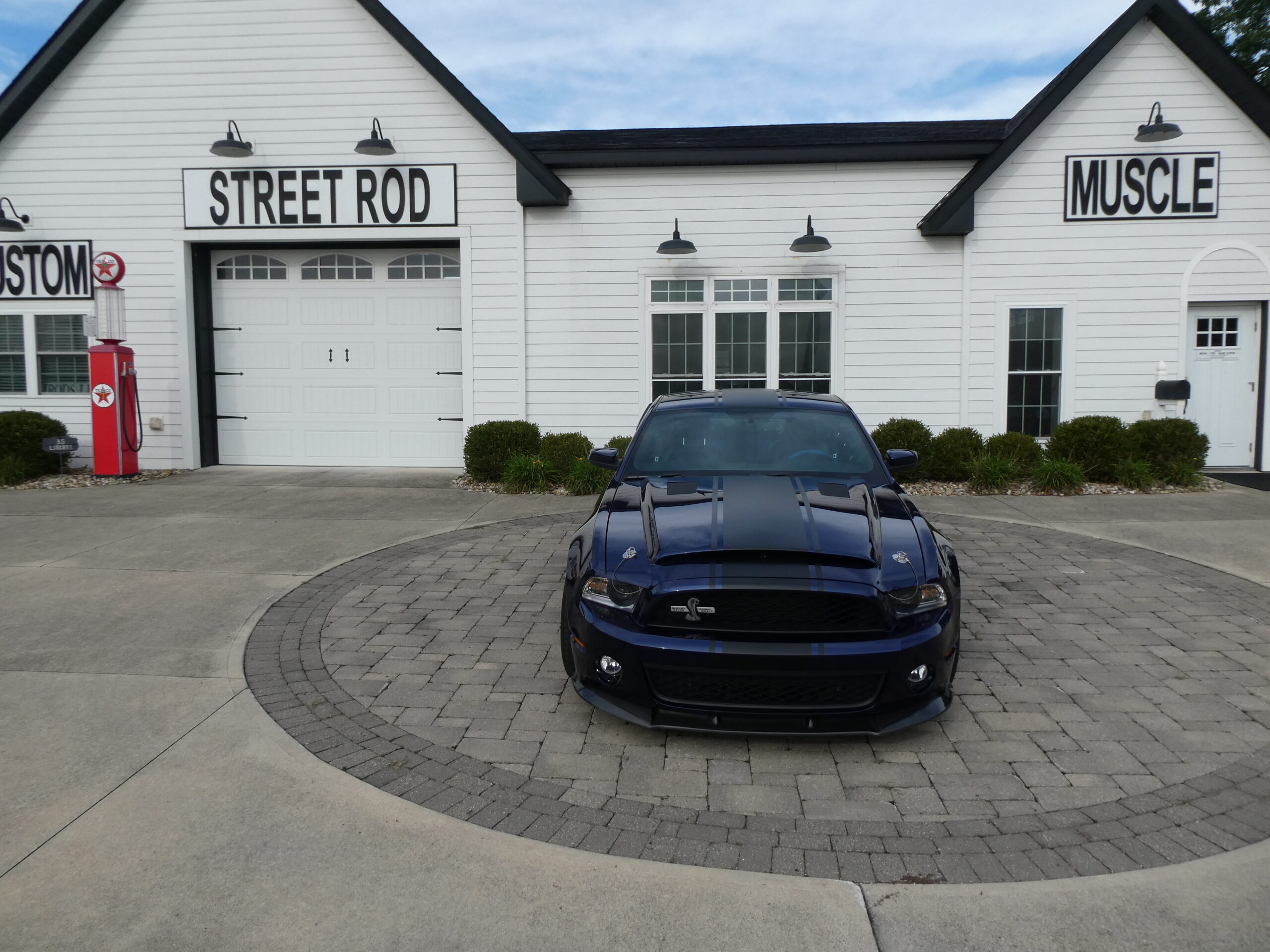 2010 Ford Mustang GT 500 Shelby — photo