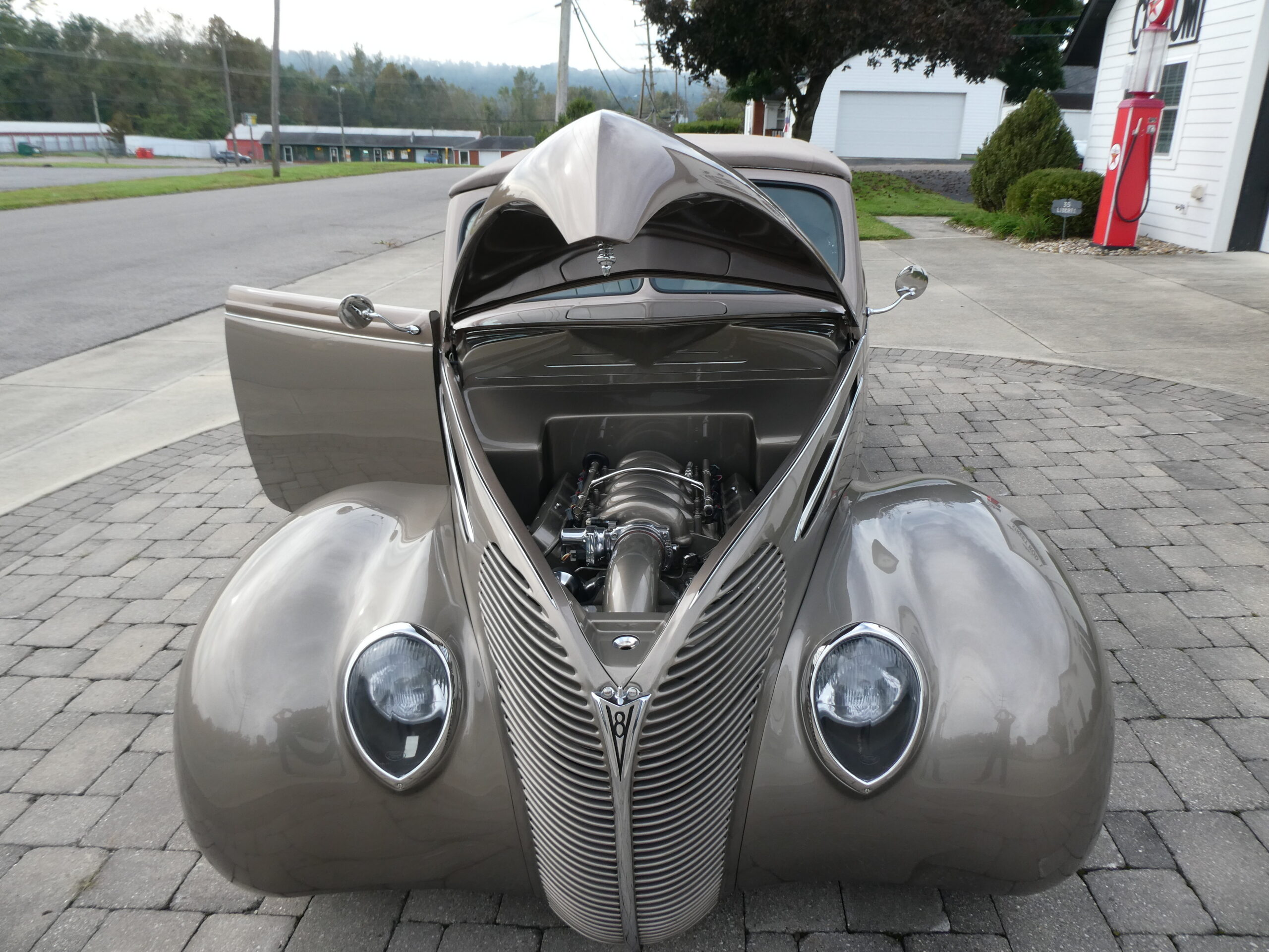 1938 Ford Roadster — photo