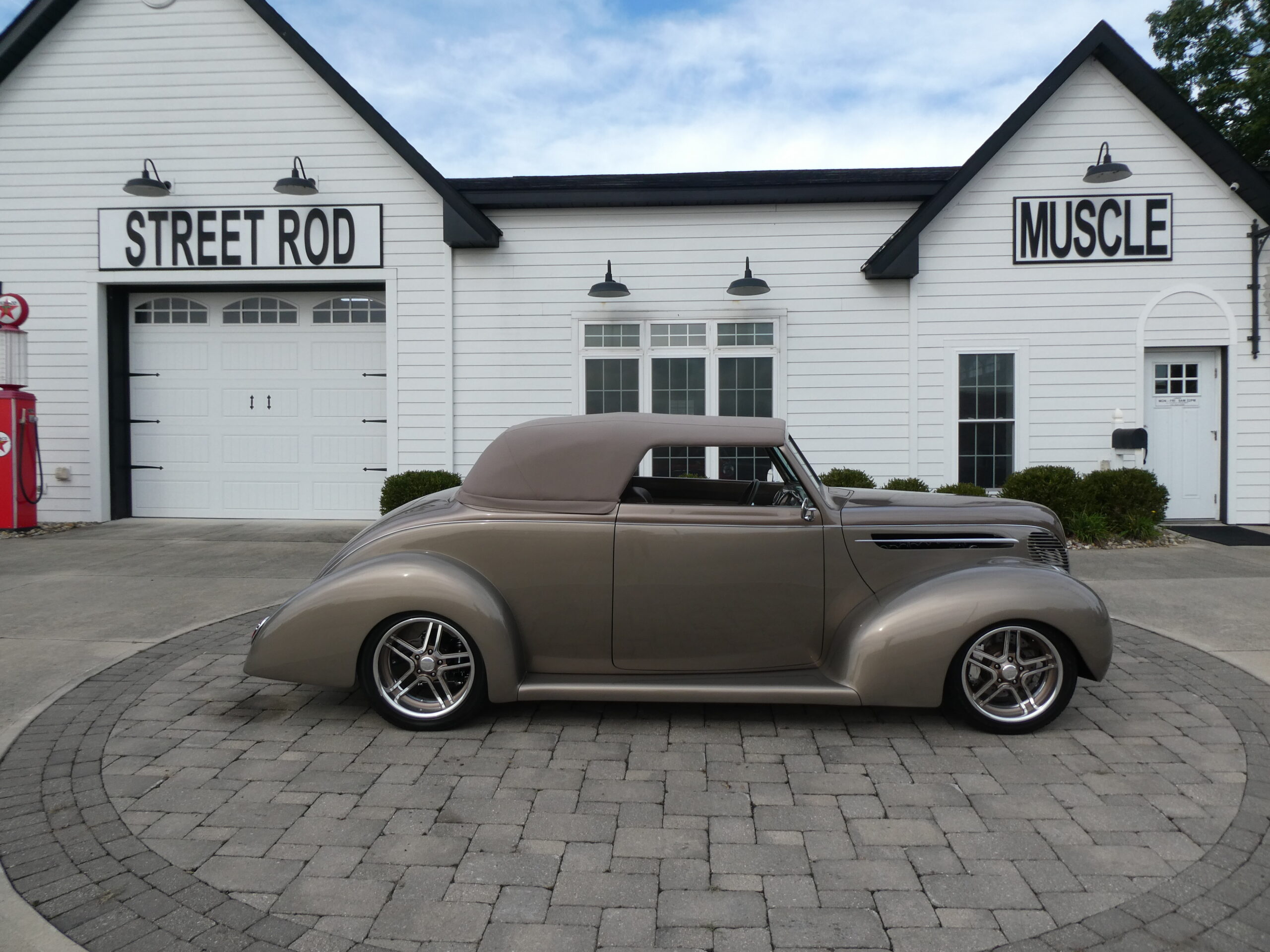 1938 Ford Roadster — photo