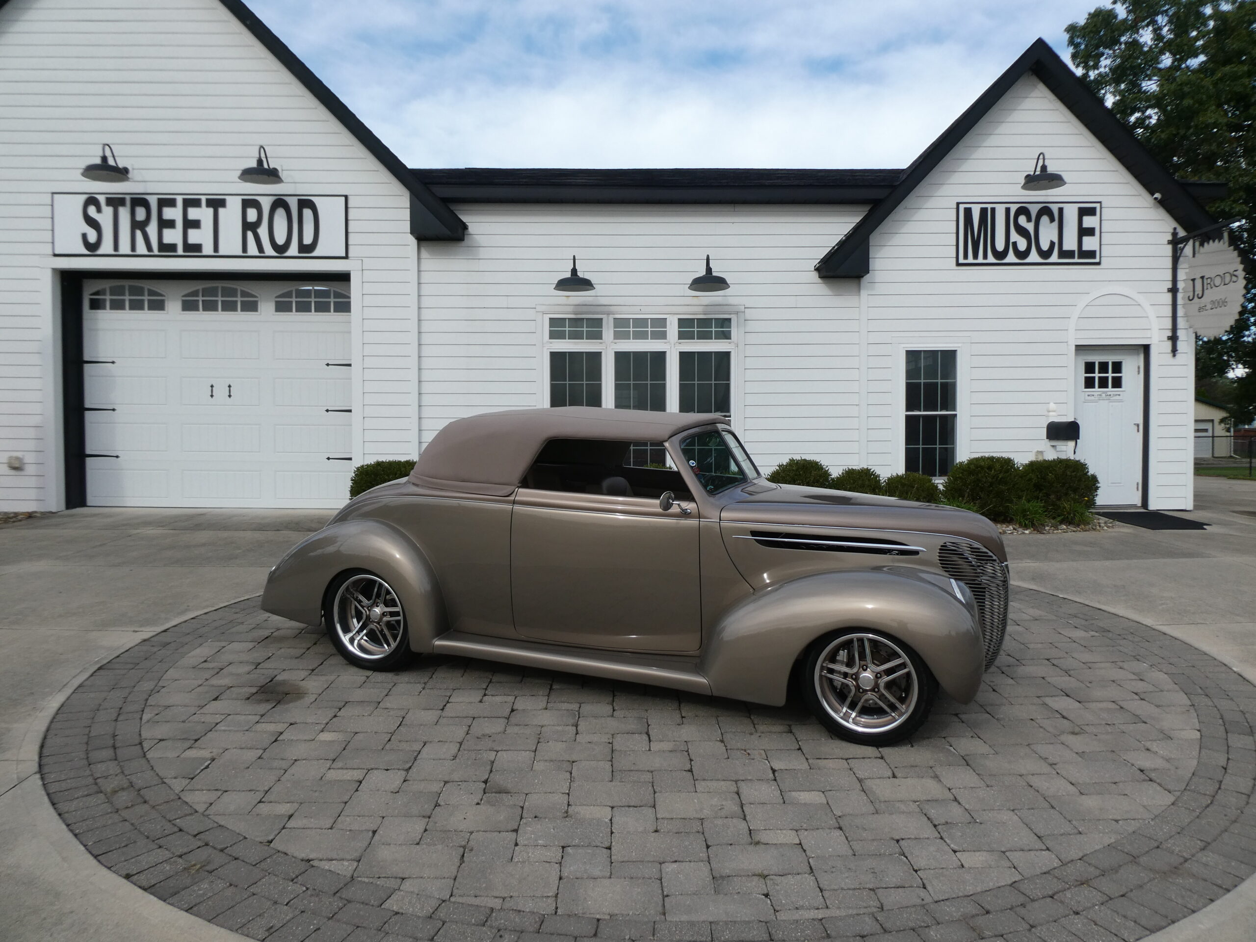 1938 Ford Roadster — photo