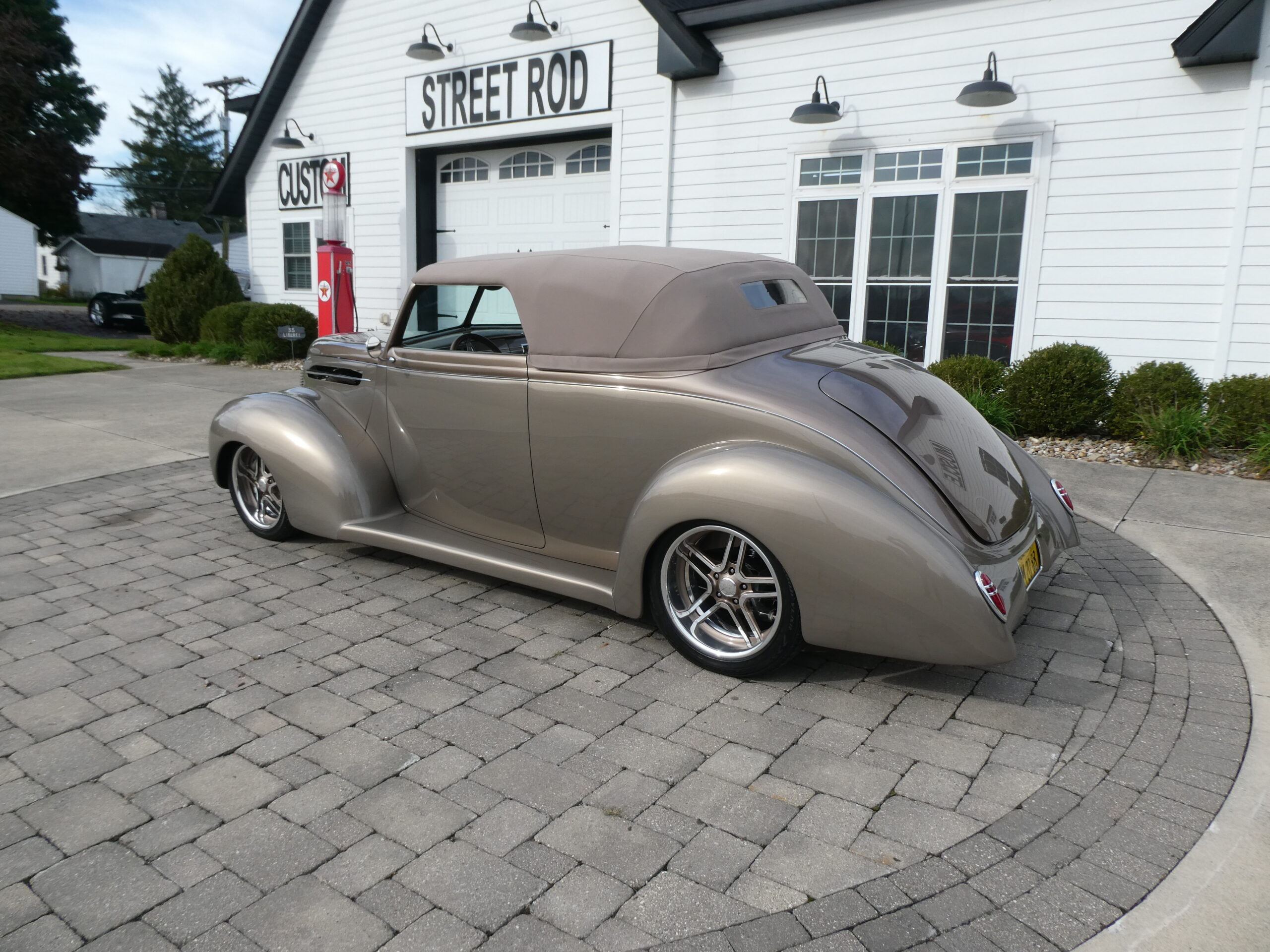 1938 Ford Roadster — photo