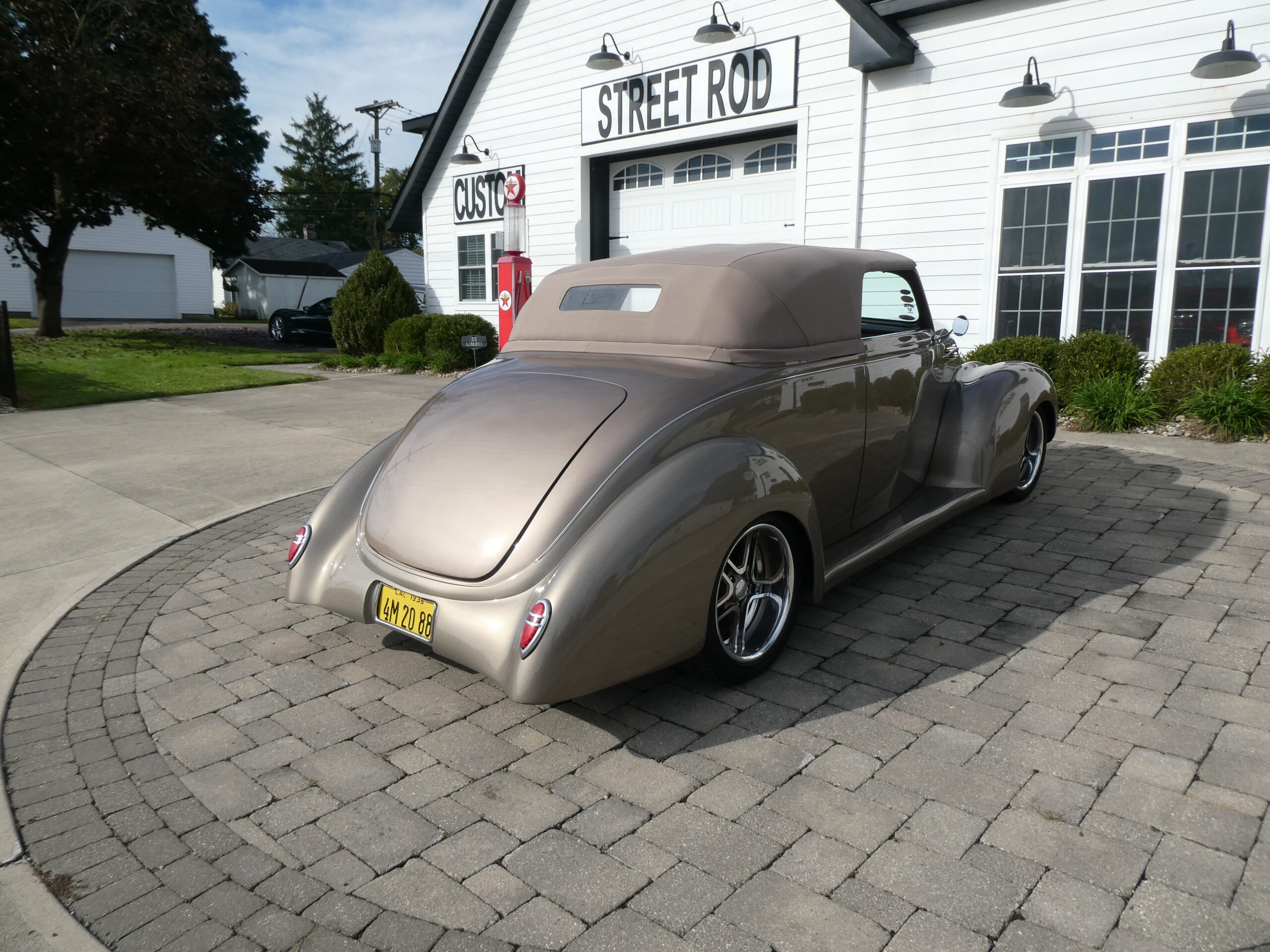 1938 Ford Roadster — photo