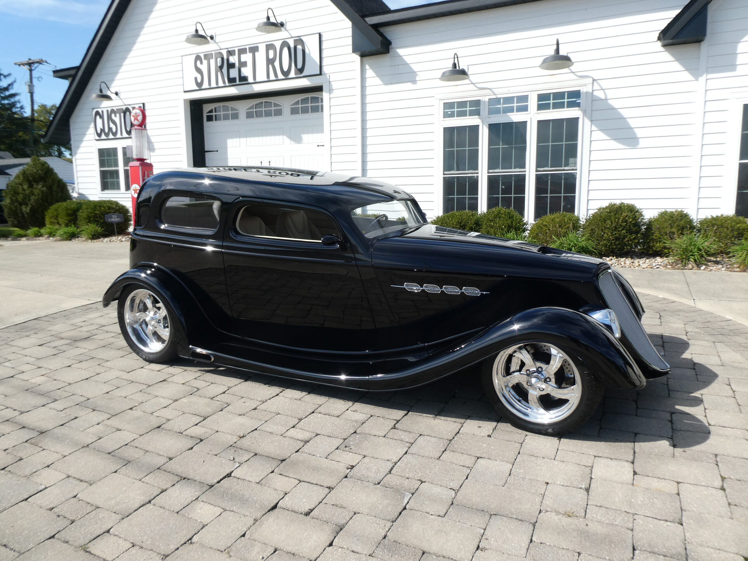 1933 Ford Vicky — photo