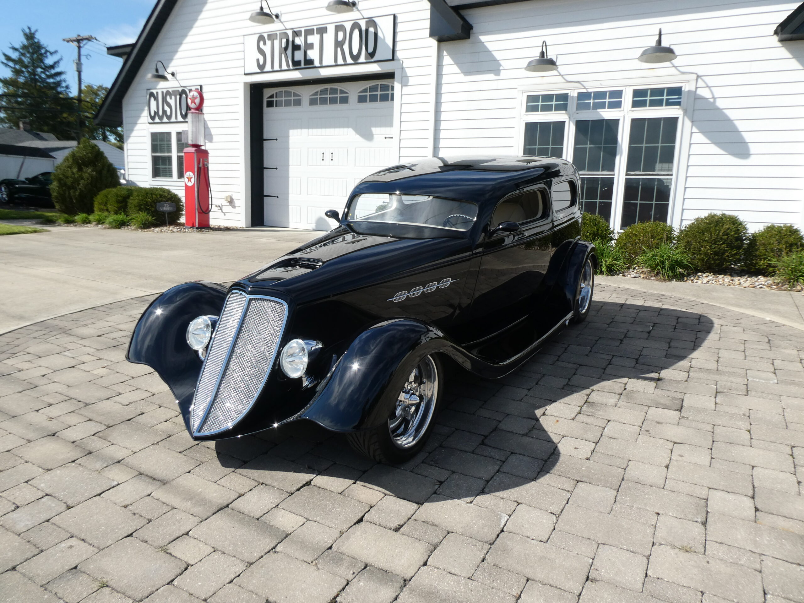 1933 Ford Vicky — photo