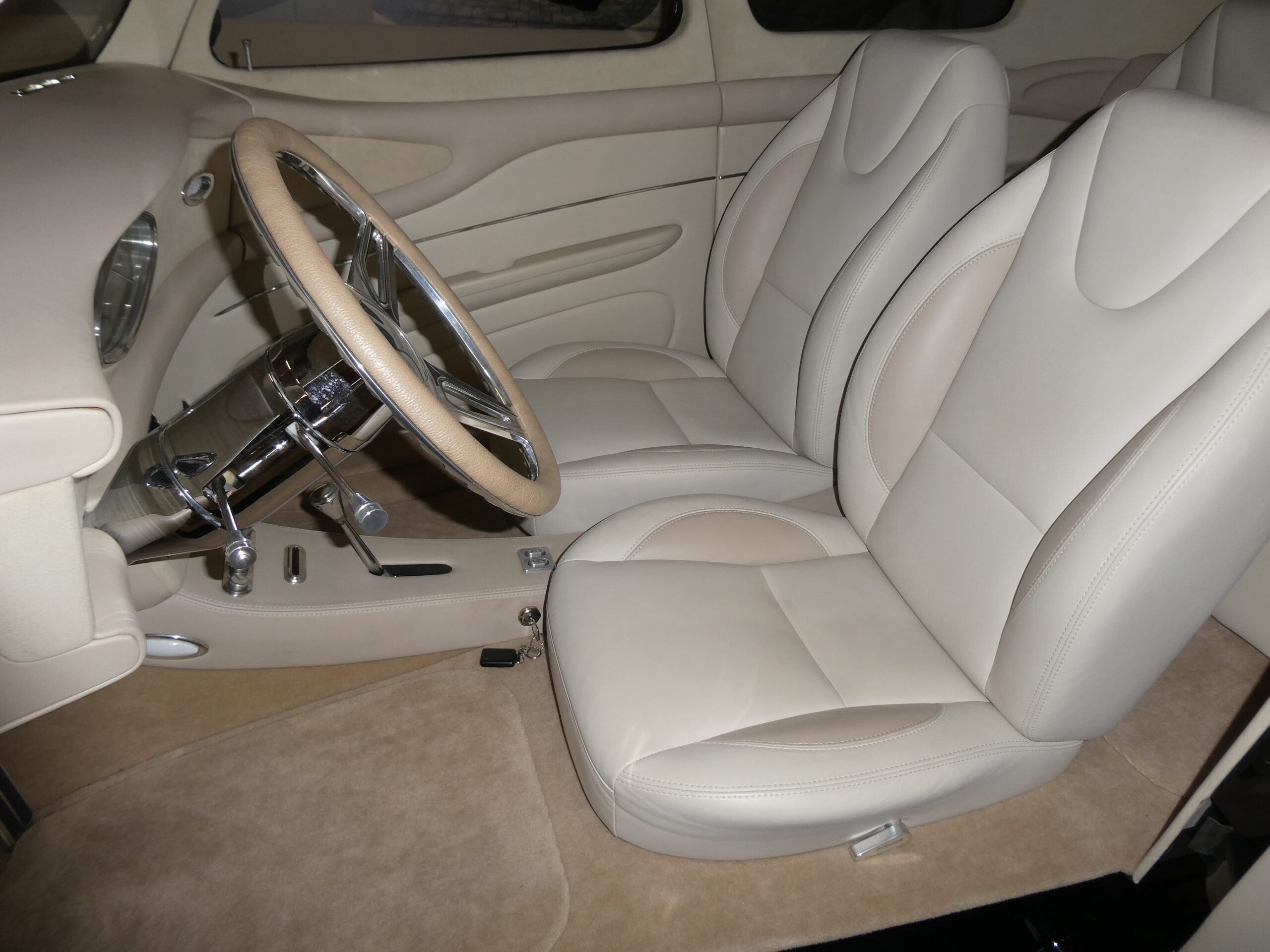 1933 Ford Vicky — photo